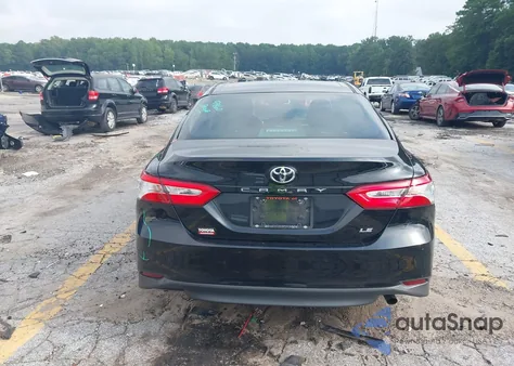 2018 Toyota Camry Le z USA, uszkodzony, nr VIN 4T1B11HK6JU151528